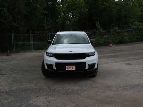 Used 2023 Jeep Grand Cherokee L Limited w/ Black Appearance Package image 8