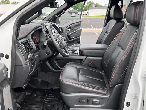 Used 2022 Nissan Titan PRO-4X w/ Pro-4x Convenience Package image 3