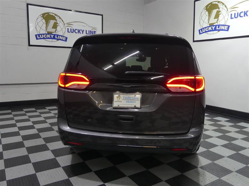 Used 2019 Chrysler Pacifica Limited w/ Advanced Safetytec Group FWD image 8