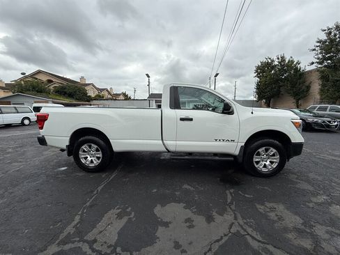 Used 2017 Nissan Titan S image 4