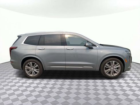 Used 2023 Cadillac XT6 Premium Luxury FWD image 3