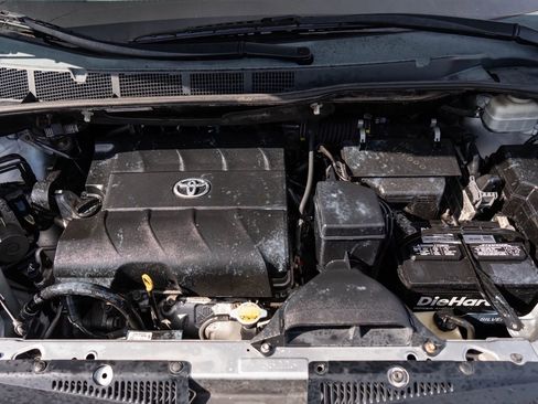 Used 2014 Toyota Sienna SE FWD image 43
