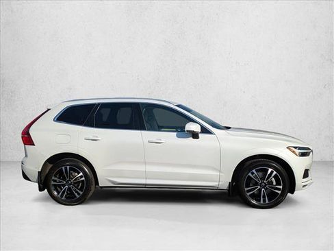 Used 2021 Volvo XC60 T5 Momentum w/ Premium Package image 4