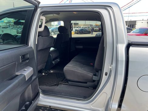 Used 2013 Toyota Tundra 4x4 CrewMax w/ Tow Pkg image 11