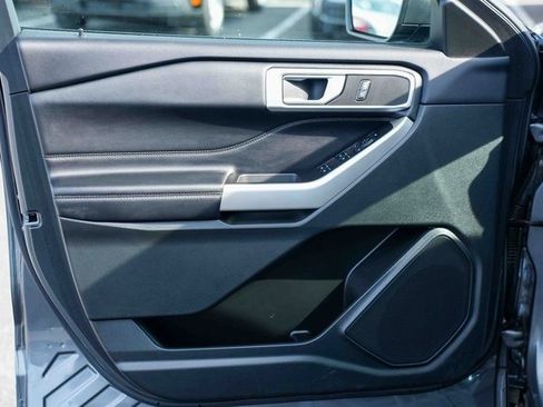 Used 2023 Ford Explorer XLT image 30