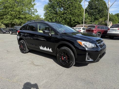 Used 2017 Subaru Crosstrek 2.0i Premium AWD/4WD image 4