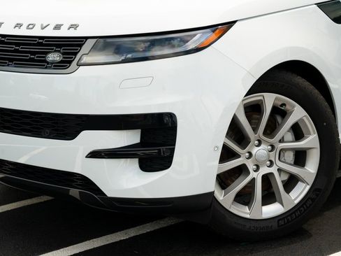Used 2023 Land Rover Range Rover Sport SE AWD/4WD image 3
