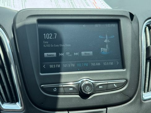 Used 2017 Chevrolet Malibu LT FWD image 15