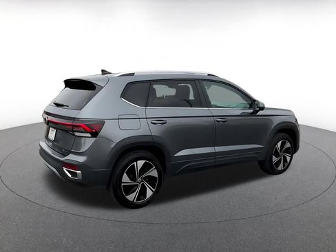 Used 2026 Volkswagen Taos SE AWD/4WD image 14