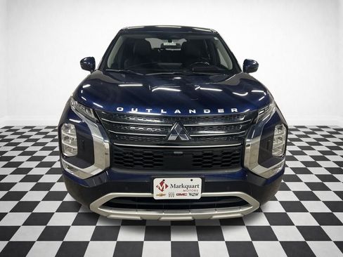 Used 2022 Mitsubishi Outlander SE image 3