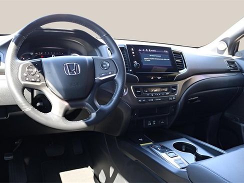 Used 2025 Honda Passport EX-L image 14