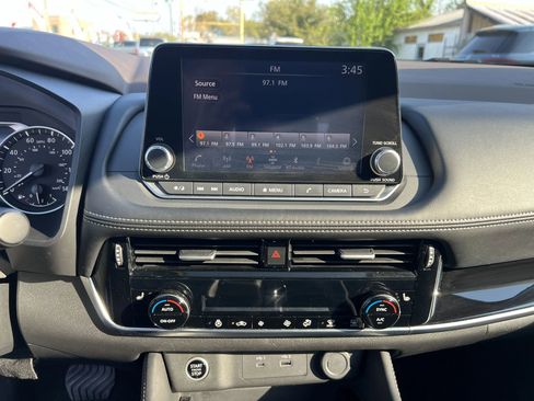 Used 2023 Nissan Rogue SL image 13