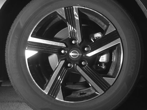 Used 2025 Nissan Sentra SV FWD image 13