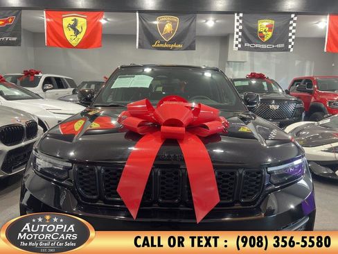 Used 2023 Jeep Grand Cherokee Altitude image 8