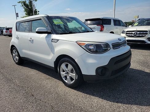 Used 2018 Kia Soul FWD image 2