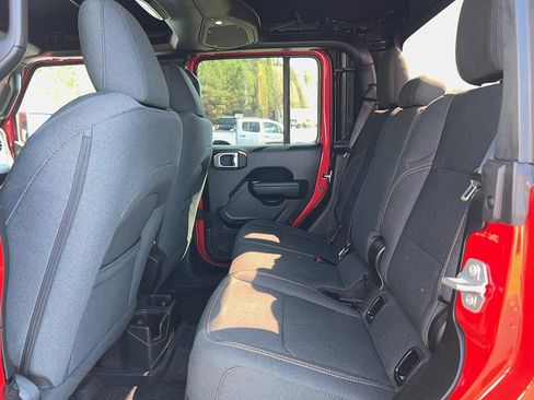 Used 2024 Jeep Gladiator Sport image 27