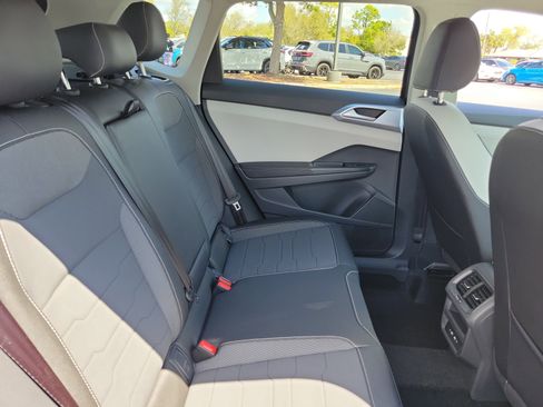 New 2026 Volkswagen Taos SE FWD image 10