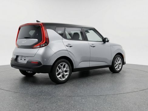 Used 2025 Kia Soul LX w/ LX Technology Package FWD image 9