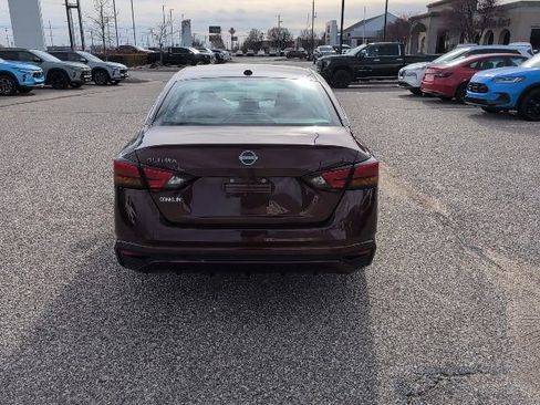 Used 2025 Nissan Altima 2.5 SV image 18