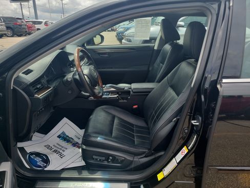 Used 2018 Lexus ES 350 w/ Luxury Package w/Wood Trim FWD image 16