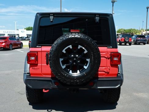 Used 2025 Jeep Wrangler Unlimited Rubicon AWD/4WD image 7