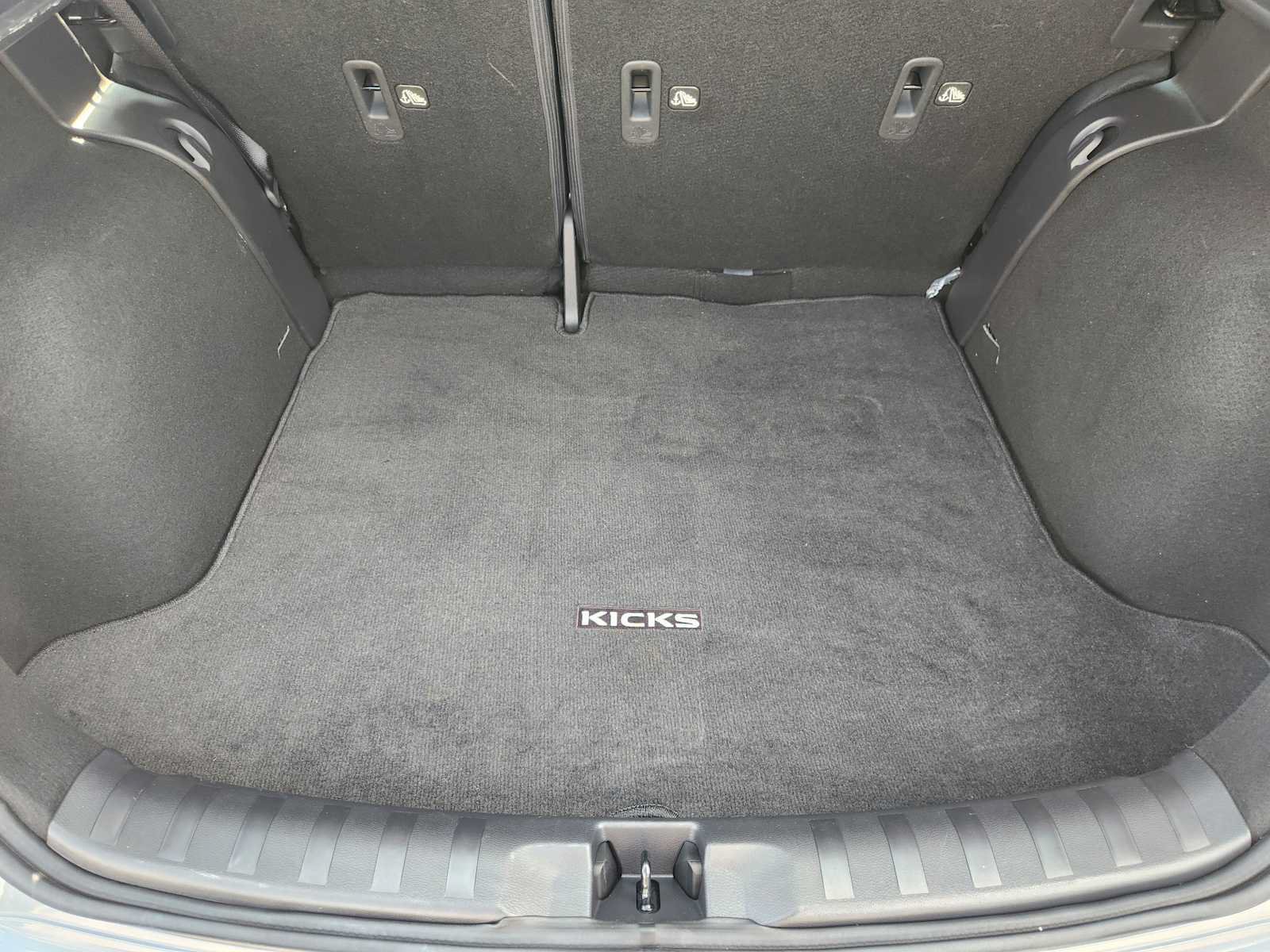 Used 2024 Nissan Kicks SR FWD image 31
