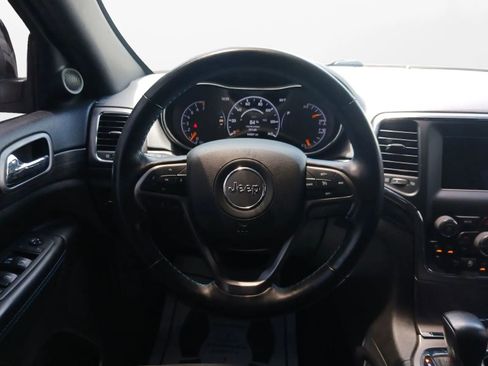 Used 2019 Jeep Grand Cherokee Laredo image 25