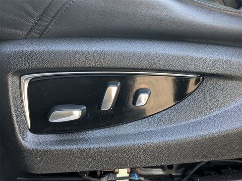 Used 2018 Cadillac Escalade Luxury image 21