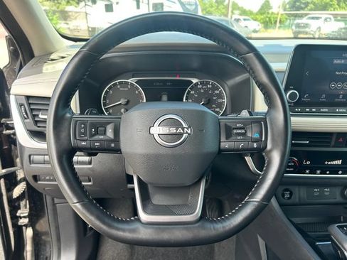 Used 2025 Nissan Rogue SV AWD/4WD image 20