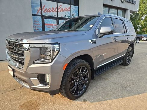 Used 2021 GMC Yukon SLT w/ SLT Premium Package AWD/4WD image 3