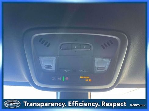 Used 2023 Chevrolet Traverse LT AWD/4WD image 33