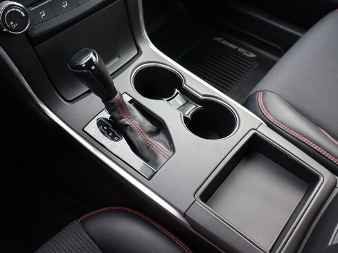 Used 2017 Toyota Camry SE image 21