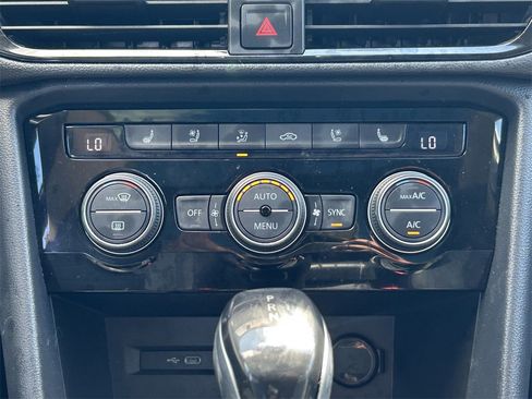 Used 2022 Volkswagen Taos SEL image 17