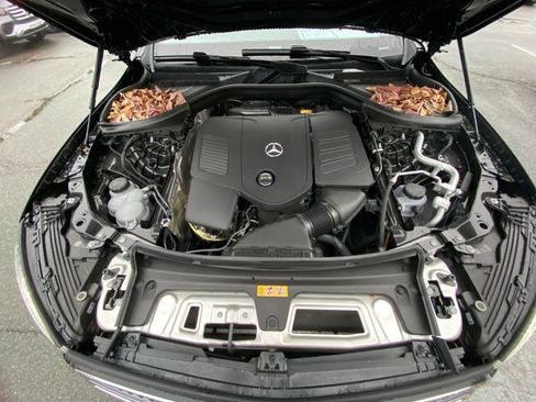 Used 2025 Mercedes-Benz GLC 300 4MATIC image 16