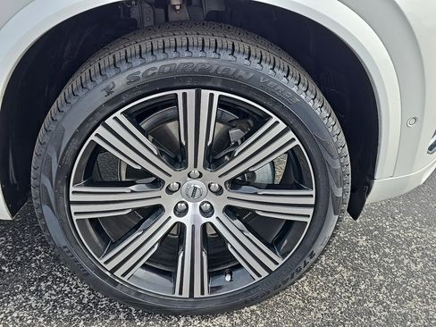 Used 2025 Volvo XC90 B6 Ultra w/ Protection Package Premier image 9