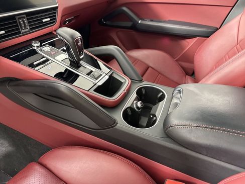 Certified 2023 Porsche Cayenne GTS AWD/4WD image 31