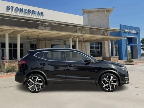 Used 2021 Nissan Rogue Sport SL w/ Premium Package FWD image 4