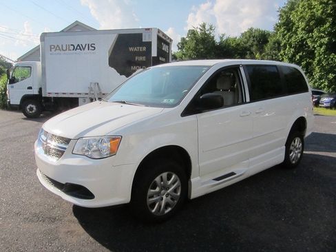 Used 2017 Dodge Grand Caravan SE w/ Power Window Group FWD image 4