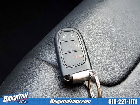 Used 2019 Jeep Cherokee Latitude Plus w/ Cold Weather Group image 27