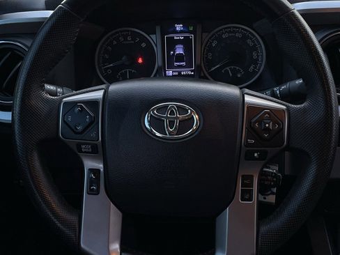 Used 2020 Toyota Tacoma SR5 image 12