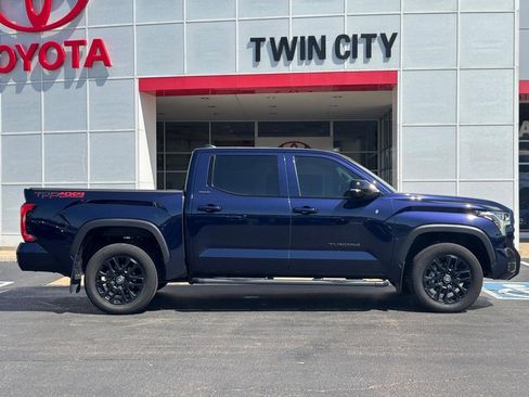 Used 2025 Toyota Tundra Limited AWD/4WD image 2