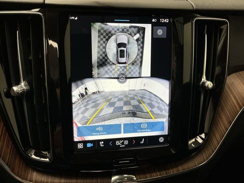 Used 2024 Volvo XC60 B5 Plus image 5