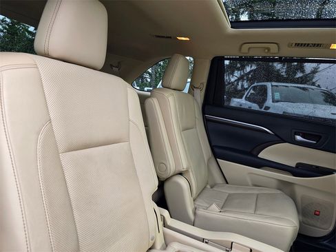Used 2015 Toyota Highlander Limited Platinum image 43
