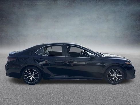 Used 2023 Toyota Camry SE FWD image 5
