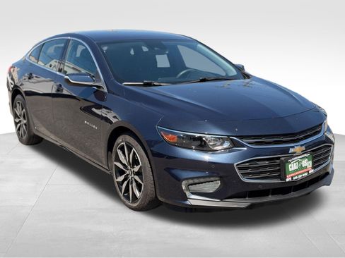 Used 2017 Chevrolet Malibu LT w/ Driver Confidence Package FWD image 3
