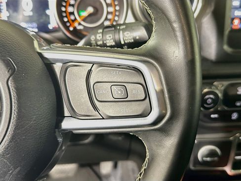 Used 2019 Jeep Wrangler Unlimited Sahara AWD/4WD image 17