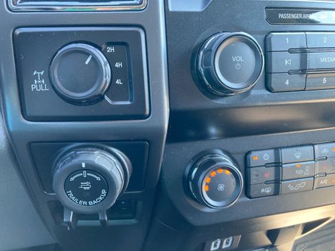 Used 2019 Ford F150 XLT w/ Equipment Group 302A Luxury AWD/4WD image 18