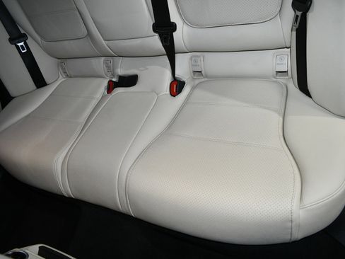 Used 2023 Mercedes-Benz C 300 Sedan image 19