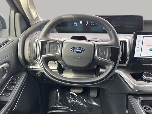 New 2025 Ford Expedition Platinum image 13