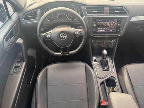 Used 2020 Volkswagen Tiguan SE w/ Panoramic Sunroof Package FWD image 17